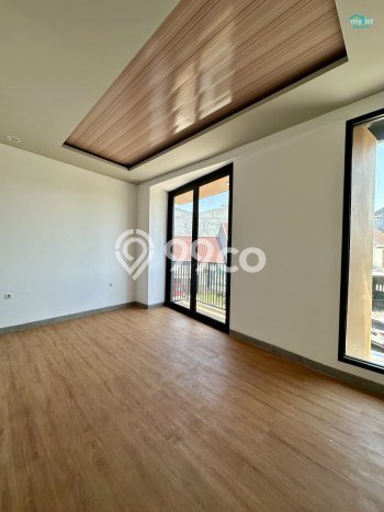 Rumah LT 47m2m² / LB 119m2m² Area Strategis di , Surabaya Rumah LT 47m2m² / LB 119m2m² Area Strategis di , Surabaya