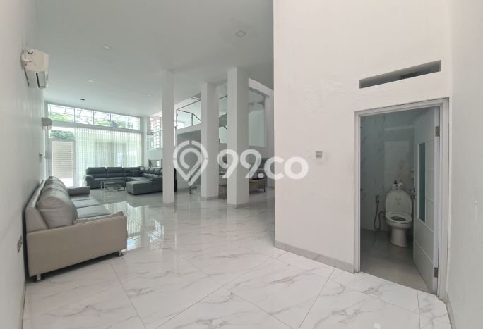 Rumah Elit Modern Tanpa Renovasi di Daan Mogot Jakarta Barat Rumah Elit Modern Tanpa Renovasi di Daan Mogot Jakarta Barat