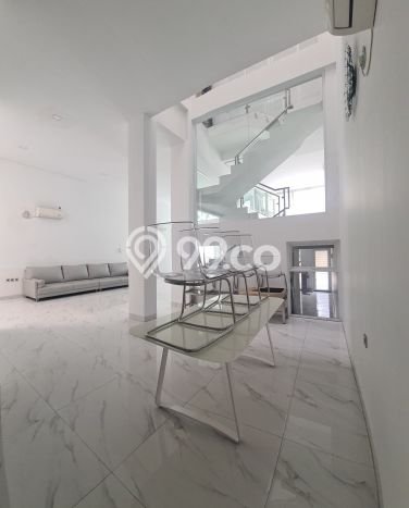 Rumah Elit Modern Tanpa Renovasi di Daan Mogot Jakarta Barat Rumah Elit Modern Tanpa Renovasi di Daan Mogot Jakarta Barat