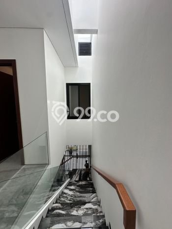 Rumah Terawat di Permata Buana, Jakarta Barat, Luas Tanah 144m², Luas Bangunan 360m² Rumah Terawat di Permata Buana, Jakarta Barat, Luas Tanah 144m², Luas Bangunan 360m²