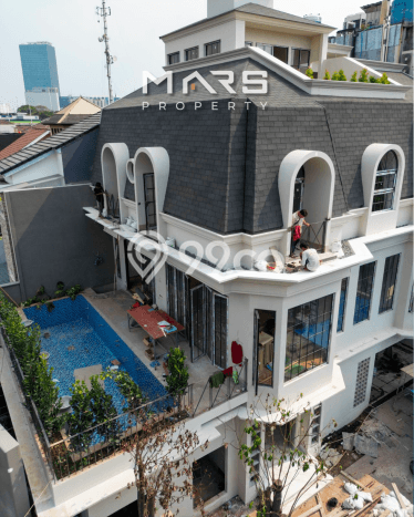 Rumah Modern di Kebayoran Baru, Jakarta Selatan, Luas 261m² LB 650m² Rumah Modern di Kebayoran Baru, Jakarta Selatan, Luas 261m² LB 650m²