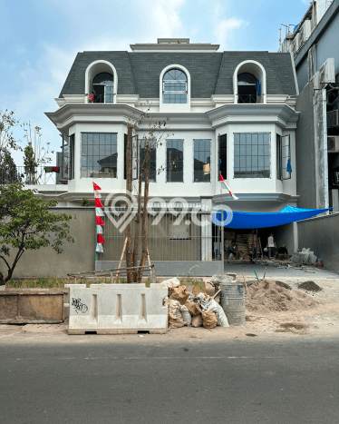 Rumah Modern di Kebayoran Baru, Jakarta Selatan, Luas 261m² LB 650m² Rumah Modern di Kebayoran Baru, Jakarta Selatan, Luas 261m² LB 650m²
