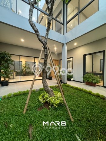 Rumah Elit Modern Tanpa Renovasi di BSD City Tangerang Rumah Elit Modern Tanpa Renovasi di BSD City Tangerang