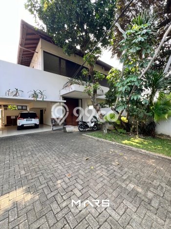 Ready to Use! Luxury House LT 1028m2 Desain Elegan di Kemang Ready to Use! Luxury House LT 1028m2 Desain Elegan di Kemang