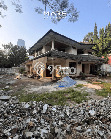Rumah dengan Lokasi Strategis 4 KT di Kebayoran Baru, Jakarta Selatan Rumah dengan Lokasi Strategis 4 KT di Kebayoran Baru, Jakarta Selatan