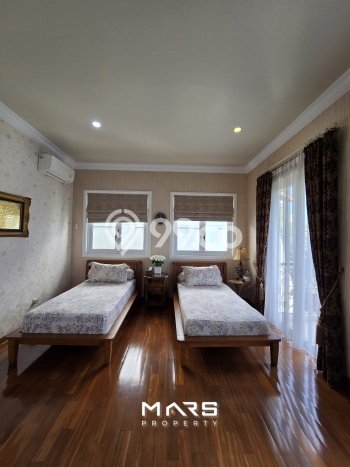 Jual Rumah Luas Megah Dengan View Cantik di Slipi, Jakarta Barat Jual Rumah Luas Megah Dengan View Cantik di Slipi, Jakarta Barat