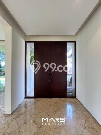 Ready to Use! Luxury House LT 1028m2 Desain Elegan di Kemang Ready to Use! Luxury House LT 1028m2 Desain Elegan di Kemang