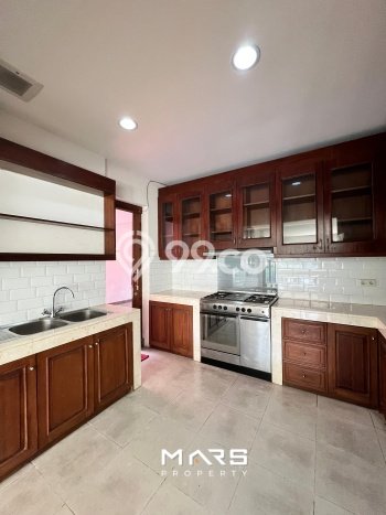Siap Huni Rumah Mewah 6 Kamar di Cilandak Dekat ke Mana Pun Siap Huni Rumah Mewah 6 Kamar di Cilandak Dekat ke Mana Pun