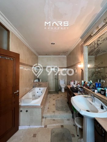Ready to Use! Luxury House LT 510m2 Desain Elegan di Mega Kuningan Ready to Use! Luxury House LT 510m2 Desain Elegan di Mega Kuningan