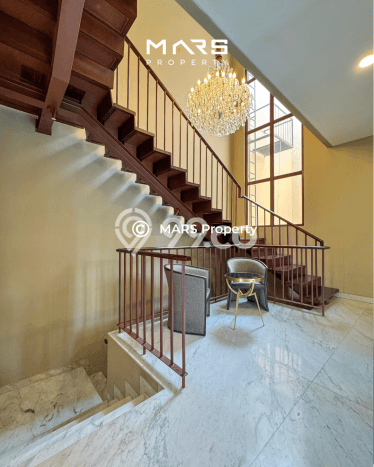 HUNIAN PILIHAN! Rumah area , LT 423m2m² Bangunan 340m2m² HUNIAN PILIHAN! Rumah area , LT 423m2m² Bangunan 340m2m²