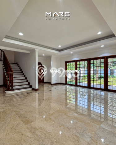 Rumah Luxury Modern Tanpa Renovasi di Simprug Jakarta Selatan Rumah Luxury Modern Tanpa Renovasi di Simprug Jakarta Selatan