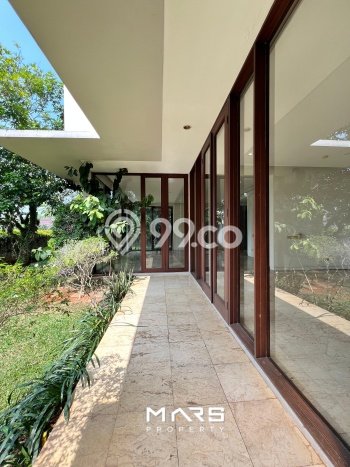 Ready to Use! Luxury House LT 1028m2 Desain Elegan di Kemang Ready to Use! Luxury House LT 1028m2 Desain Elegan di Kemang