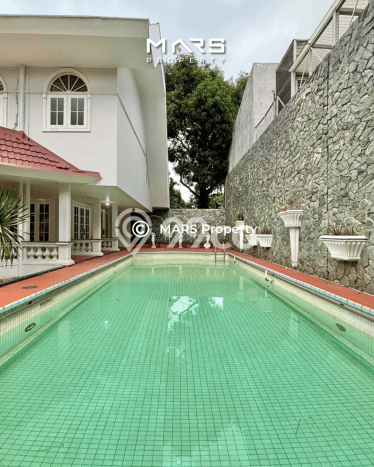 Rumah Elit Modern Siap Huni di Simprug Jakarta Selatan Rumah Elit Modern Siap Huni di Simprug Jakarta Selatan