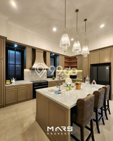 Siap Huni Rumah Mewah 5 Kamar di Kebayoran Lama Dekat ke Mana Saja Siap Huni Rumah Mewah 5 Kamar di Kebayoran Lama Dekat ke Mana Saja