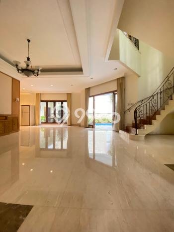 Sewa Rumah Nyaman LT 450m2 / LB 400m2 di Pondok Indah, Jakarta Selatan Sewa Rumah Nyaman LT 450m2 / LB 400m2 di Pondok Indah, Jakarta Selatan