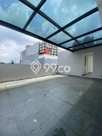 Sewa Rumah Strategis LT 300m2 / LB 700m2 di Senopati, Jakarta Selatan Sewa Rumah Strategis LT 300m2 / LB 700m2 di Senopati, Jakarta Selatan