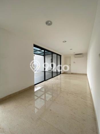 Sewa Rumah Strategis LT 300m2 / LB 700m2 di Senopati, Jakarta Selatan Sewa Rumah Strategis LT 300m2 / LB 700m2 di Senopati, Jakarta Selatan
