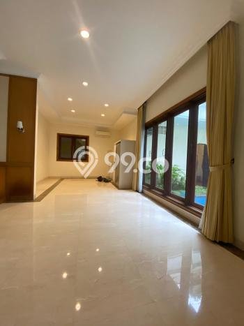 Sewa Rumah Nyaman LT 450m2 / LB 400m2 di Pondok Indah, Jakarta Selatan Sewa Rumah Nyaman LT 450m2 / LB 400m2 di Pondok Indah, Jakarta Selatan