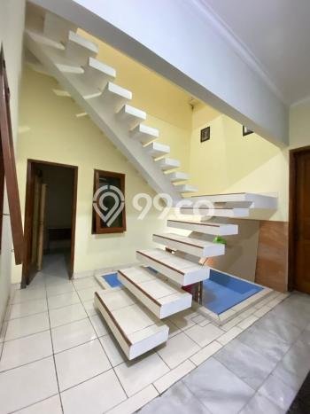 Rumah Luxury Modern Siap Huni di Senopati Jakarta Selatan Rumah Luxury Modern Siap Huni di Senopati Jakarta Selatan