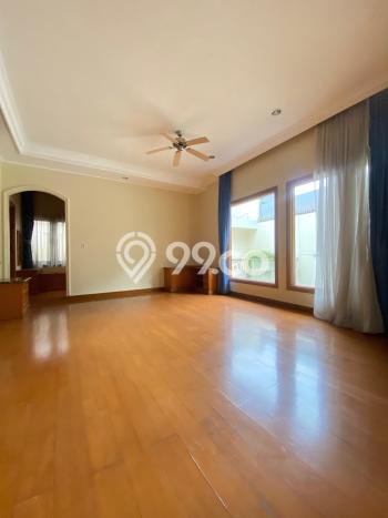 Sewa Rumah Nyaman LT 450m2 / LB 400m2 di Pondok Indah, Jakarta Selatan Sewa Rumah Nyaman LT 450m2 / LB 400m2 di Pondok Indah, Jakarta Selatan