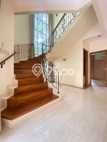 Sewa Rumah Nyaman LT 450m2 / LB 400m2 di Pondok Indah, Jakarta Selatan Sewa Rumah Nyaman LT 450m2 / LB 400m2 di Pondok Indah, Jakarta Selatan