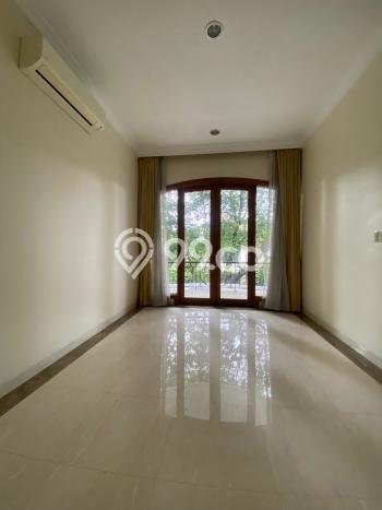 Sewa Rumah Nyaman LT 450m2 / LB 400m2 di Pondok Indah, Jakarta Selatan Sewa Rumah Nyaman LT 450m2 / LB 400m2 di Pondok Indah, Jakarta Selatan