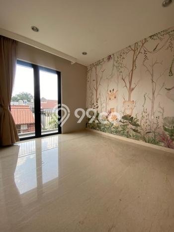 Sewa Rumah Strategis LT 300m2 / LB 700m2 di Senopati, Jakarta Selatan Sewa Rumah Strategis LT 300m2 / LB 700m2 di Senopati, Jakarta Selatan