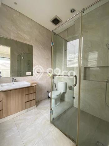 Sewa Rumah Strategis LT 300m2 / LB 700m2 di Senopati, Jakarta Selatan Sewa Rumah Strategis LT 300m2 / LB 700m2 di Senopati, Jakarta Selatan