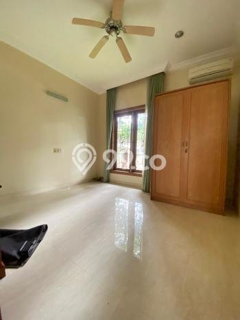 Sewa Rumah Nyaman LT 450m2 / LB 400m2 di Pondok Indah, Jakarta Selatan Sewa Rumah Nyaman LT 450m2 / LB 400m2 di Pondok Indah, Jakarta Selatan