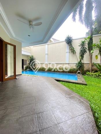 Sewa Rumah Nyaman LT 450m2 / LB 400m2 di Pondok Indah, Jakarta Selatan Sewa Rumah Nyaman LT 450m2 / LB 400m2 di Pondok Indah, Jakarta Selatan