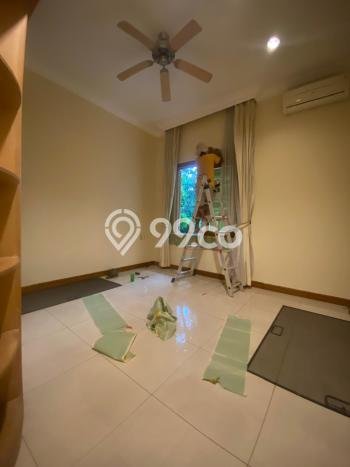 Sewa Rumah Nyaman LT 450m2 / LB 400m2 di Pondok Indah, Jakarta Selatan Sewa Rumah Nyaman LT 450m2 / LB 400m2 di Pondok Indah, Jakarta Selatan