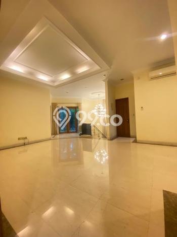 Sewa Rumah Nyaman LT 450m2 / LB 400m2 di Pondok Indah, Jakarta Selatan Sewa Rumah Nyaman LT 450m2 / LB 400m2 di Pondok Indah, Jakarta Selatan
