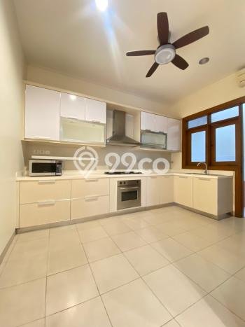 Sewa Rumah Nyaman LT 450m2 / LB 400m2 di Pondok Indah, Jakarta Selatan Sewa Rumah Nyaman LT 450m2 / LB 400m2 di Pondok Indah, Jakarta Selatan