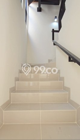 Rumah Elit Modern Tanpa Renovasi di Duri Kosambi Jakarta Barat Rumah Elit Modern Tanpa Renovasi di Duri Kosambi Jakarta Barat