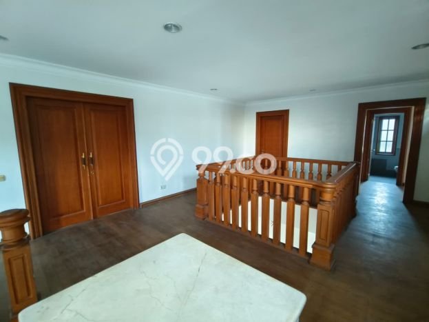 Siap Huni Hunian Elit 6 Kamar di Karawaci Dekat ke Mana Pun Siap Huni Hunian Elit 6 Kamar di Karawaci Dekat ke Mana Pun