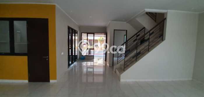 Lokasi strategis! Rumah siap pakai dikontrakkan di BSD LB 160m2 Lokasi strategis! Rumah siap pakai dikontrakkan di BSD LB 160m2