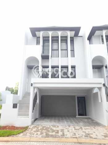 Rumah Elit Modern Tanpa Renovasi di BSD City Tangerang Rumah Elit Modern Tanpa Renovasi di BSD City Tangerang