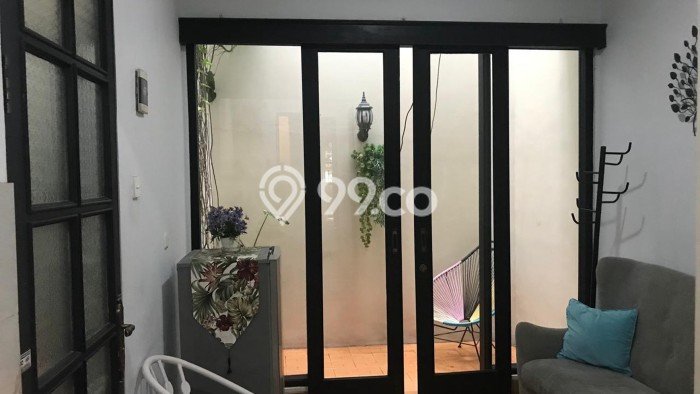 Hunian Elit LB 200m2 Siap Pakai Desain Elegan di Seturan, Yogyakarta Hunian Elit LB 200m2 Siap Pakai Desain Elegan di Seturan, Yogyakarta