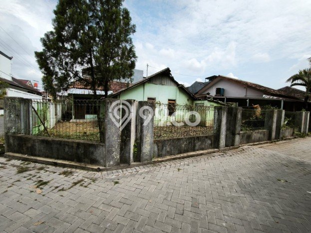 Lahan Dijual Lokasi Strategis di Sleman dengan Luas 304m2 Lahan Dijual Lokasi Strategis di Sleman dengan Luas 304m2