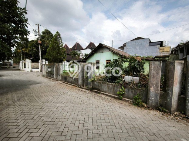 Lahan Dijual Lokasi Strategis di Sleman dengan Luas 304m2 Lahan Dijual Lokasi Strategis di Sleman dengan Luas 304m2