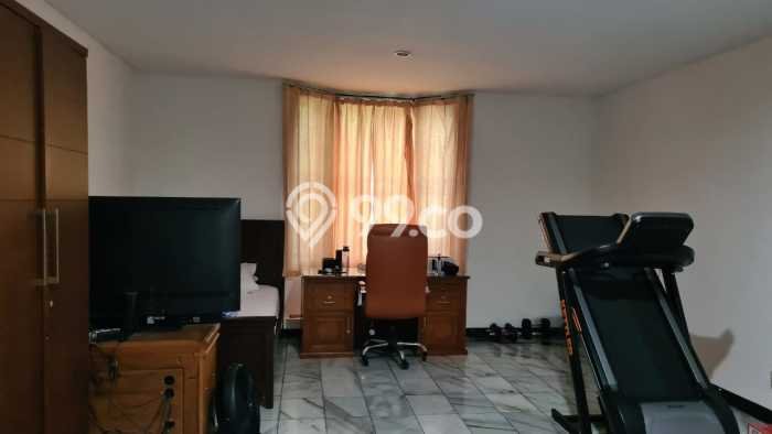 Ready to Use! Luxury House LT 515m2 Desain Elegan di Lebak Bulus Ready to Use! Luxury House LT 515m2 Desain Elegan di Lebak Bulus