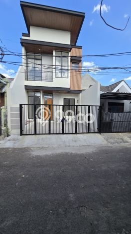 Rumah Modern 3 KT di BSD Kencana Loka Tangerang Semi Furnished Rumah Modern 3 KT di BSD Kencana Loka Tangerang Semi Furnished