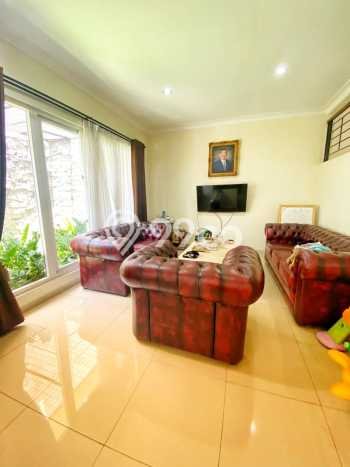 Bisa KPR! Rumah Strategis area , Luas 240m2m² Bangunan 300m2m² Bisa KPR! Rumah Strategis area , Luas 240m2m² Bangunan 300m2m²