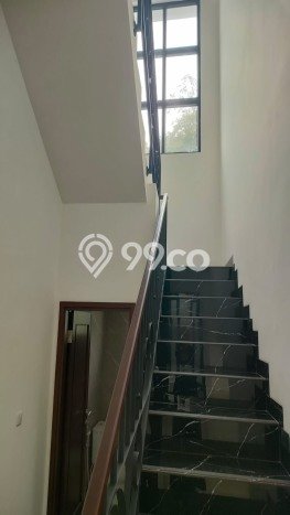 Rumah Mewah LB 235m2 Siap Pakai Desain Elegan di BSD Foresta, Tangerang Rumah Mewah LB 235m2 Siap Pakai Desain Elegan di BSD Foresta, Tangerang