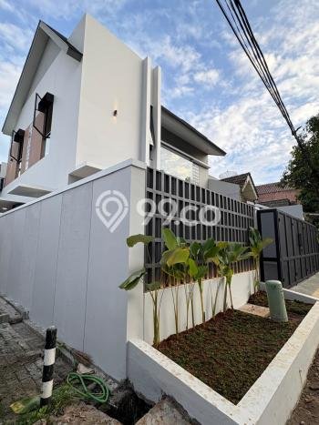 Hunian Mewah LB 190m2 Siap Huni Desain Elegan di BSD Kencana Loka, Tangerang Hunian Mewah LB 190m2 Siap Huni Desain Elegan di BSD Kencana Loka, Tangerang