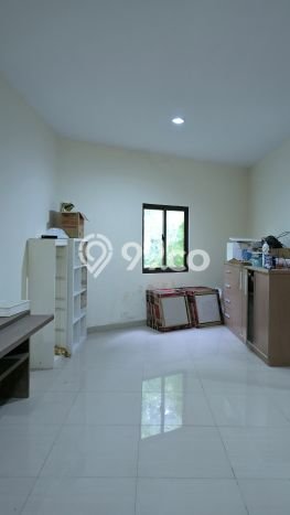 Rumah Luas Asri 4 KT Siap Pakai di BSD Tangerang Rumah Luas Asri 4 KT Siap Pakai di BSD Tangerang