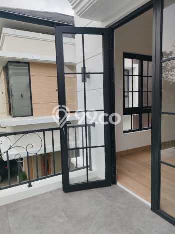 Hunian Mewah LB 235m2 Siap Pakai Desain Elegan di BSD Foresta, Tangerang Hunian Mewah LB 235m2 Siap Pakai Desain Elegan di BSD Foresta, Tangerang