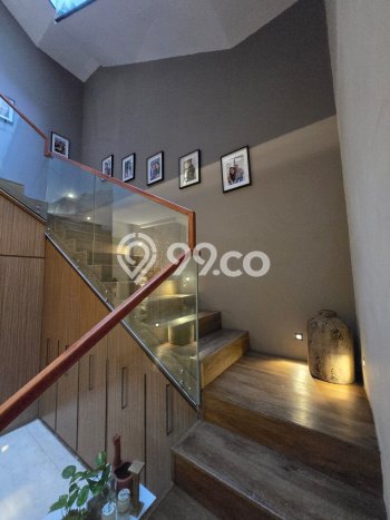 Rumah Elit Modern Siap Huni di BSD Nusaloka Tangerang Rumah Elit Modern Siap Huni di BSD Nusaloka Tangerang