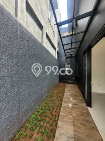 Rumah Elit LB 241m2 Siap Huni Desain Elegan di BSD Puspita Loka, Tangerang Rumah Elit LB 241m2 Siap Huni Desain Elegan di BSD Puspita Loka, Tangerang