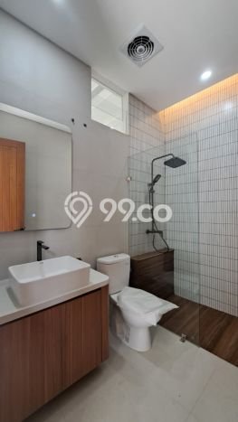 Ready to Use! Premium House LT 220m2 Desain Elegan di BSD Kencana Loka Ready to Use! Premium House LT 220m2 Desain Elegan di BSD Kencana Loka